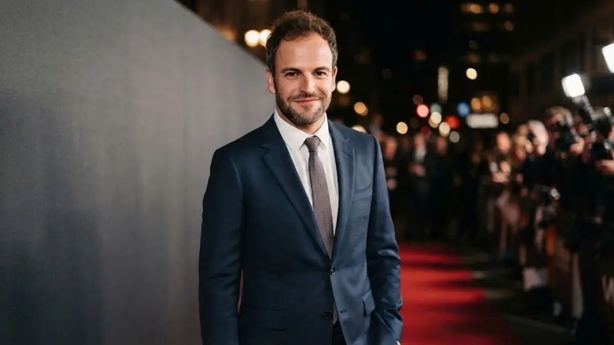 Jonny Lee Miller